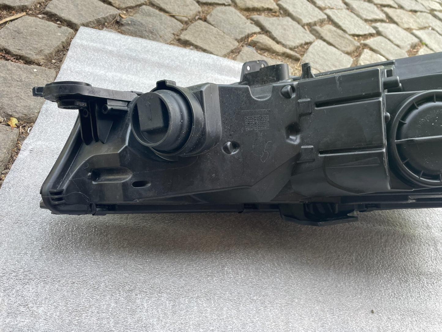 Audi A4 B9 Frontscheinwerfer links 8W09410438