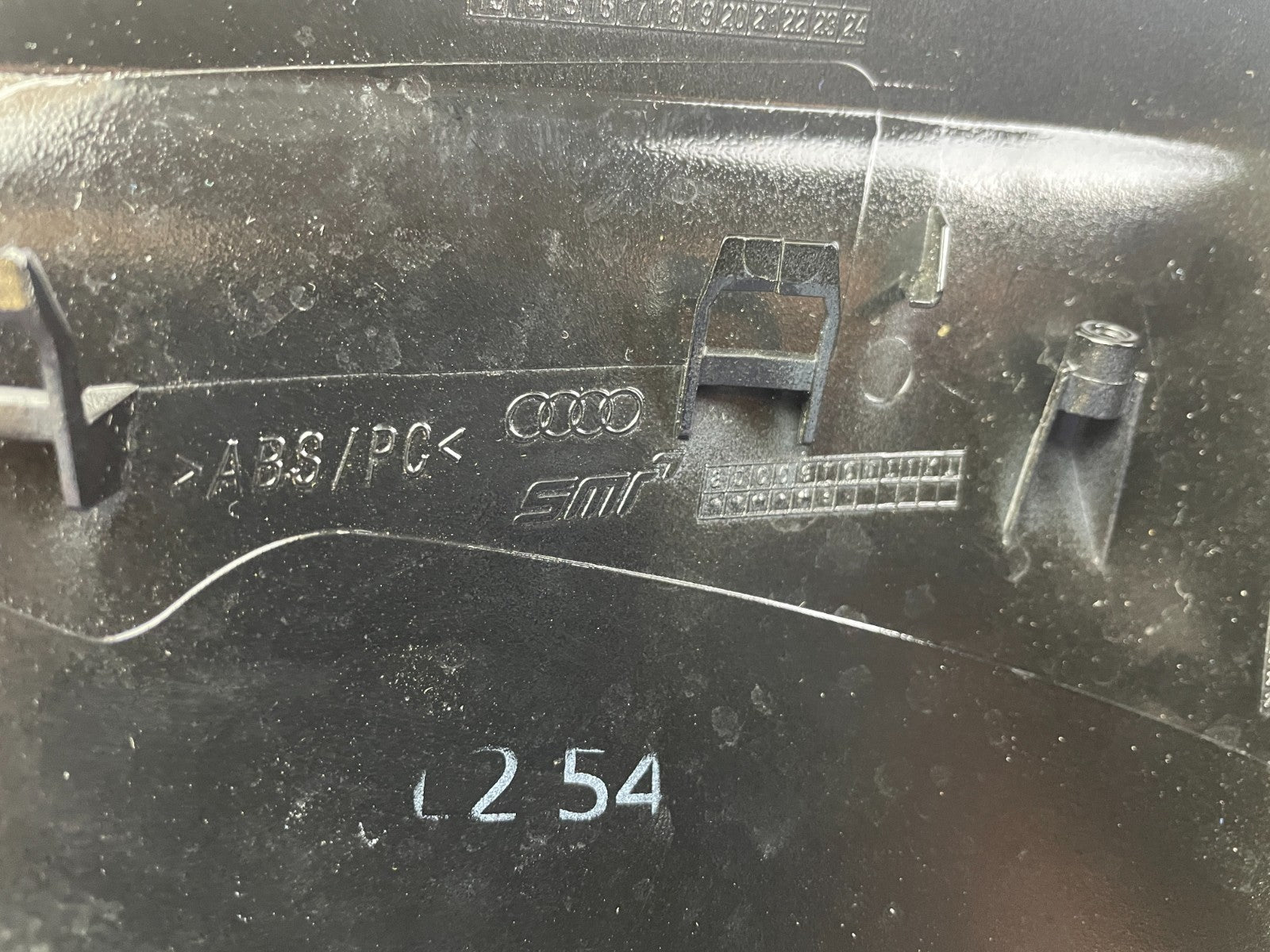 Original Audi A4 8W Spiegelkappe Spiegel Kappe Schwarz links 8W08575276