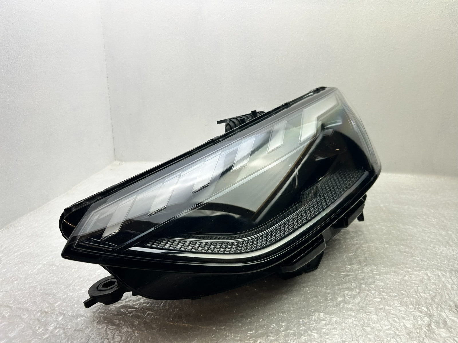 Original Audi RS4 B9 LED Scheinwerfer Matrix schwarz links 8W0941035J1