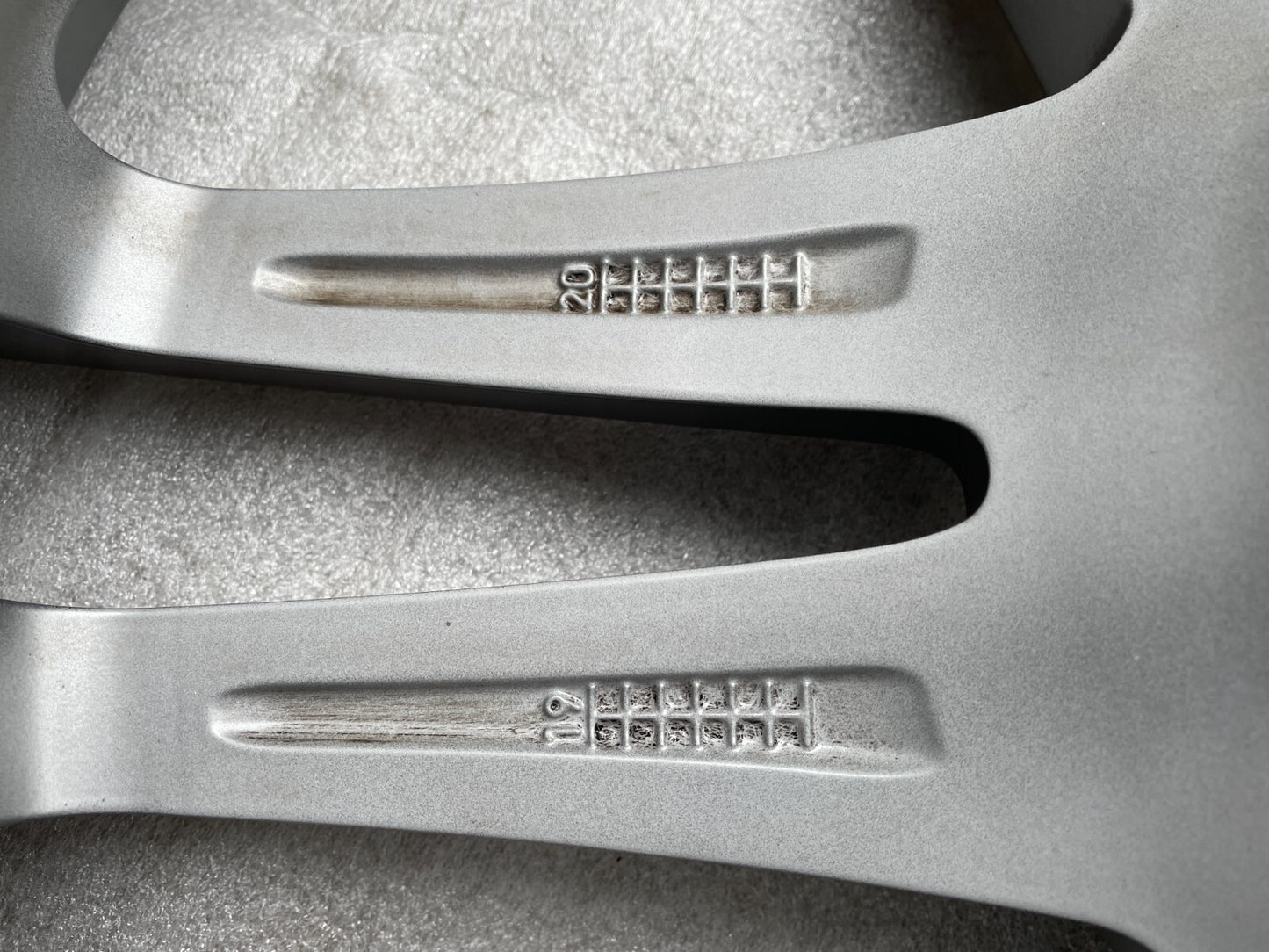 1x Porsche Macan Turbo Alufelge 9Jx20 Zoll ET26 / 95B601025DJ9