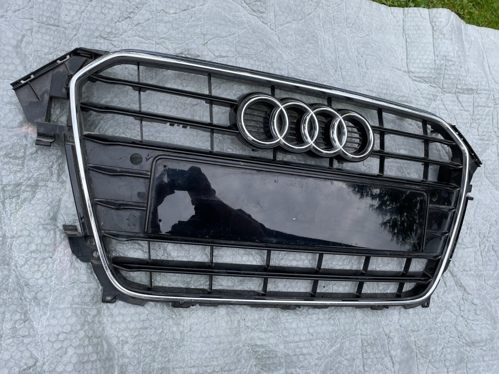 Original Audi A4 B8 Kühlergrill Frontgrill Gitter 8K0853651F2
