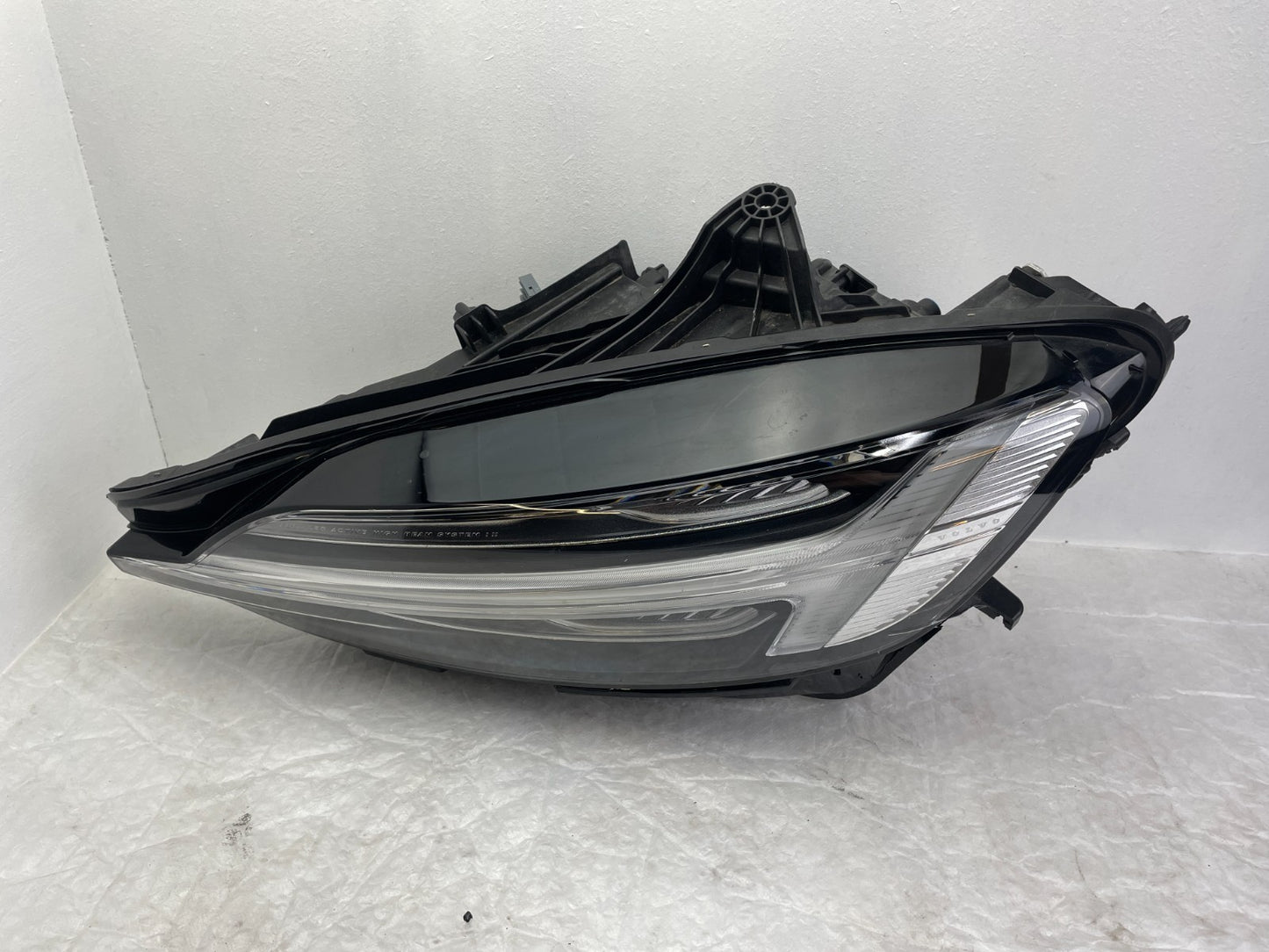 Original Volvo XC60 II LED Scheinwerfer links 324047096