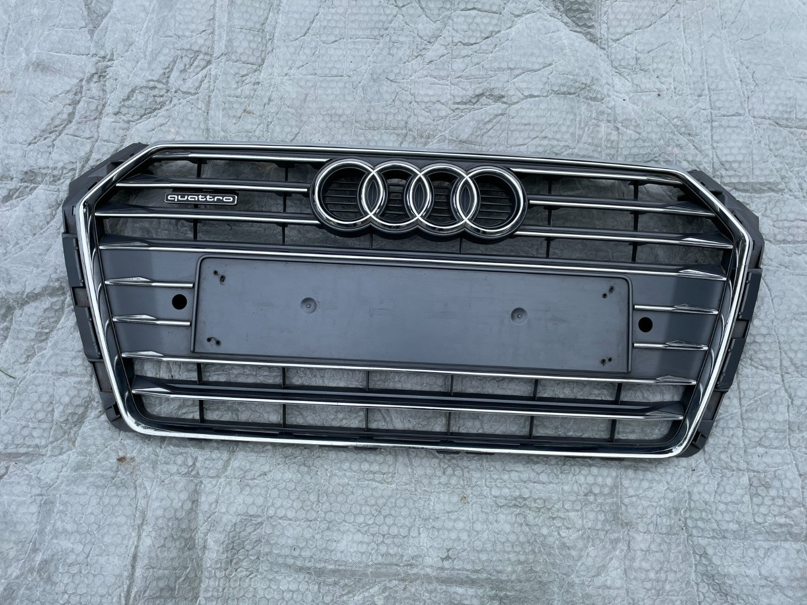 Original Audi A4 8W Quattro Kühlergrill Grill Frontgrill 8W0853651AB0