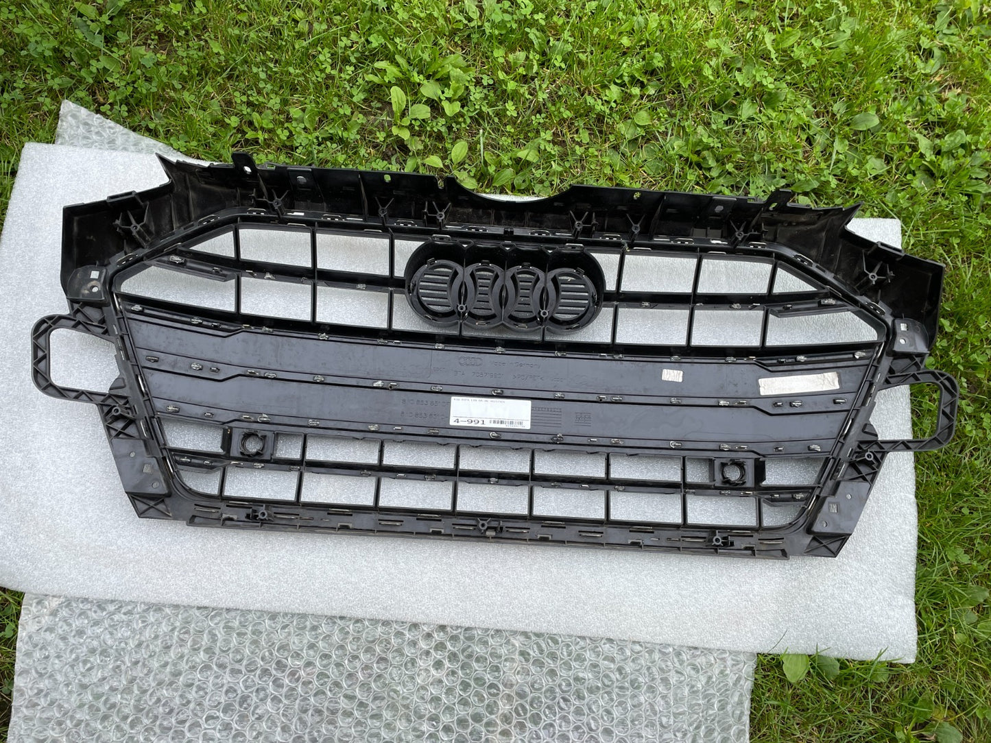Original Audi A4 B9 8W Kühlergrill Frontgrill Gitter Grill 8W0853654DF4