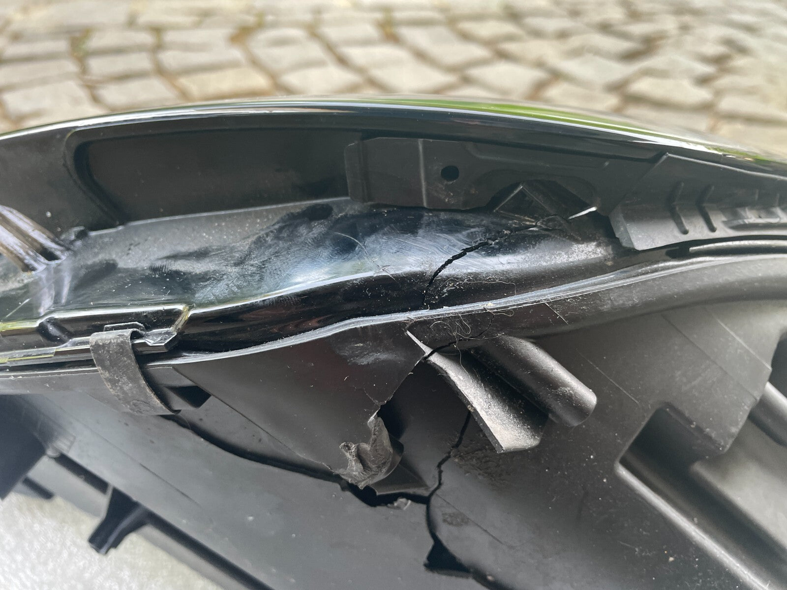 Audi A4 B9 Frontscheinwerfer links 8W094104316