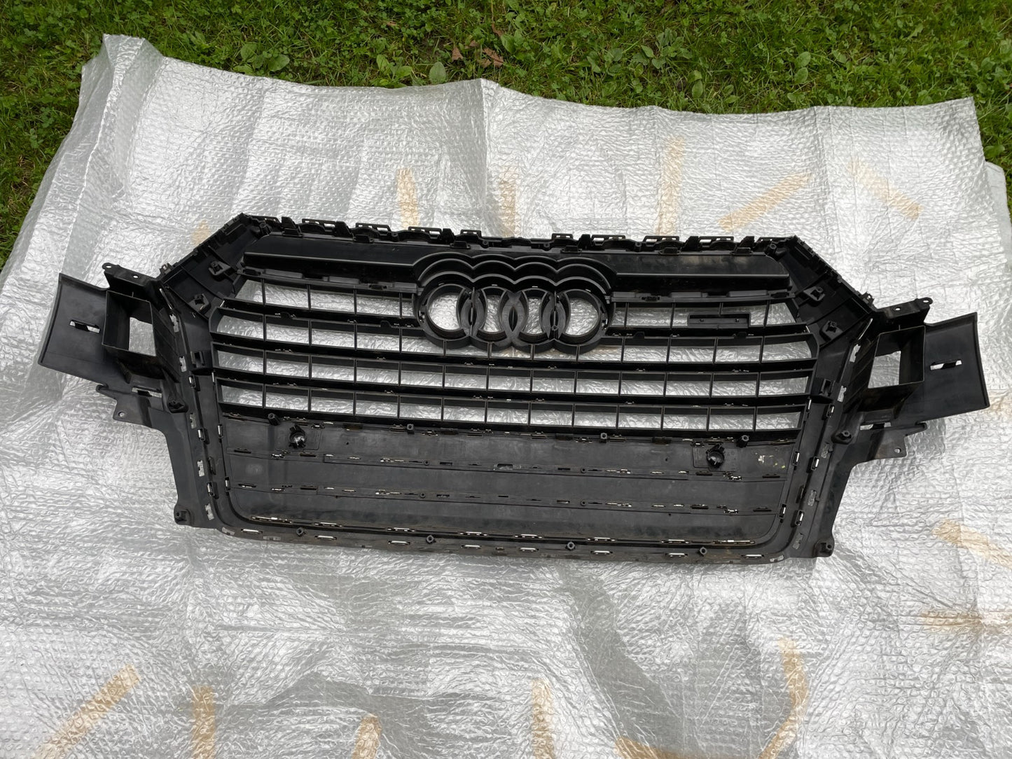 Original Audi Q7 Kühlergrill Kühlergitter Frontgrill 4M0853037C4