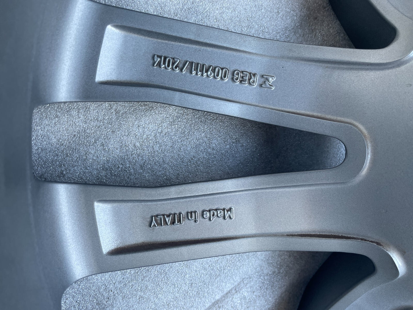 1x Audi TT 8s Alufelge 9Jx19 Zoll ET52 / 8S0601025BF BG Q R7