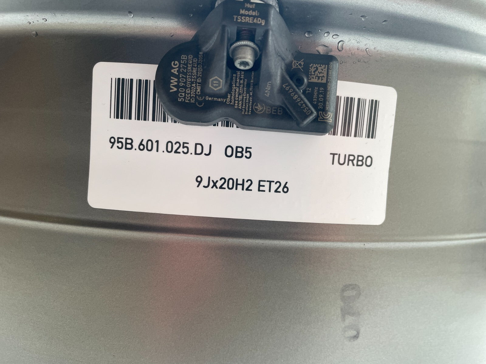 1x Porsche Macan Turbo Alufelge 9Jx20 Zoll ET26 / 95B601025DJ5