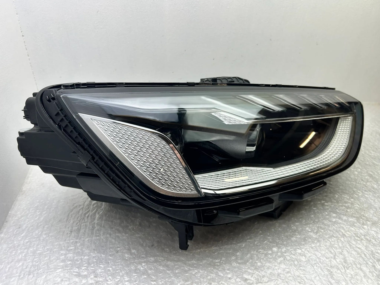 Original Audi A4 B9 8W LED Matrix Scheinwerfer rechts 8W0941036E