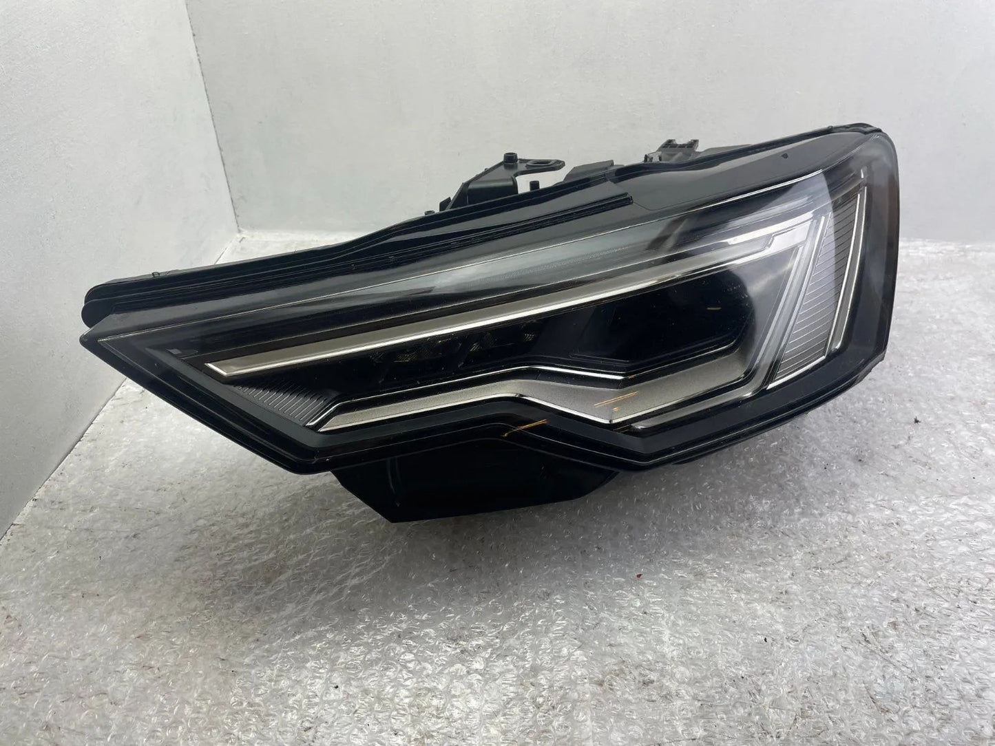 Original Audi A6 C8 LED Scheinwerfer links 4K0941039