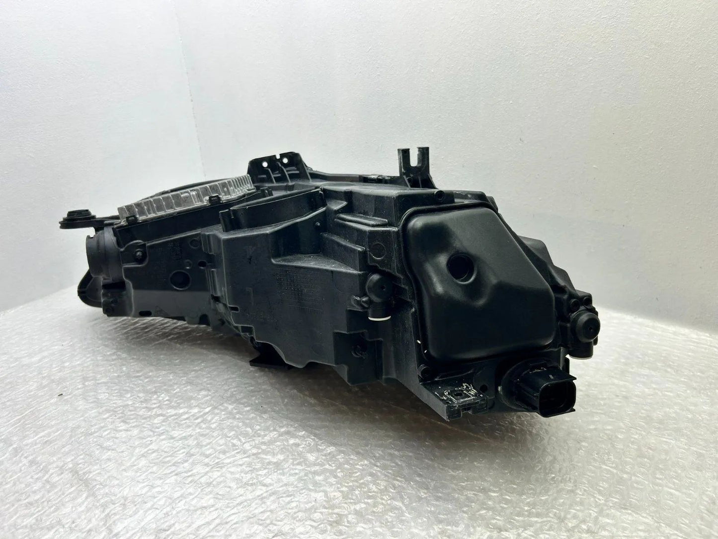 Audi RS4 B9 LED Scheinwerfer Matrix schwarz links 8W0941035J