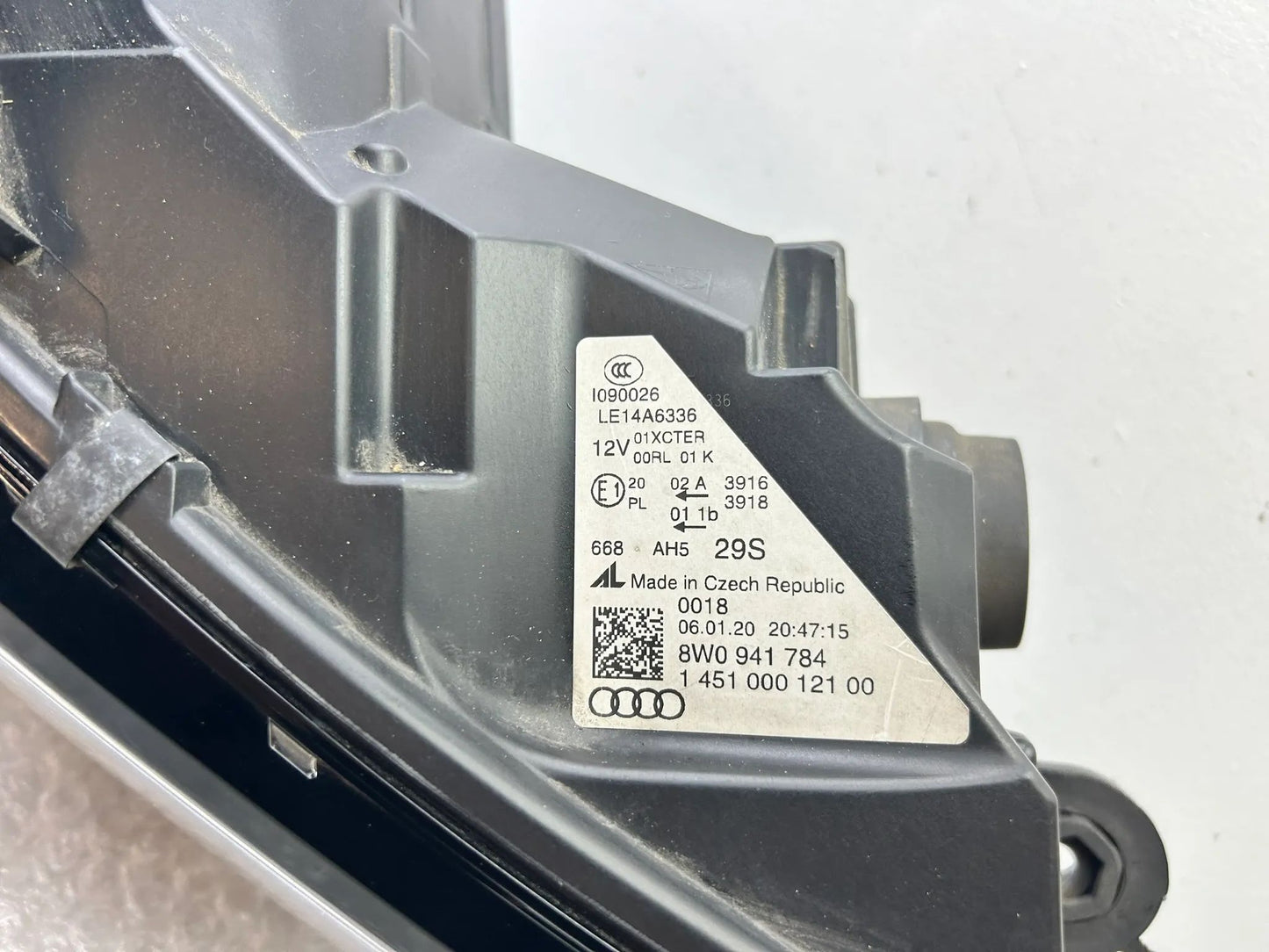 Original Audi A4 B9 8W LED Scheinwerfer rechts 8W0941784