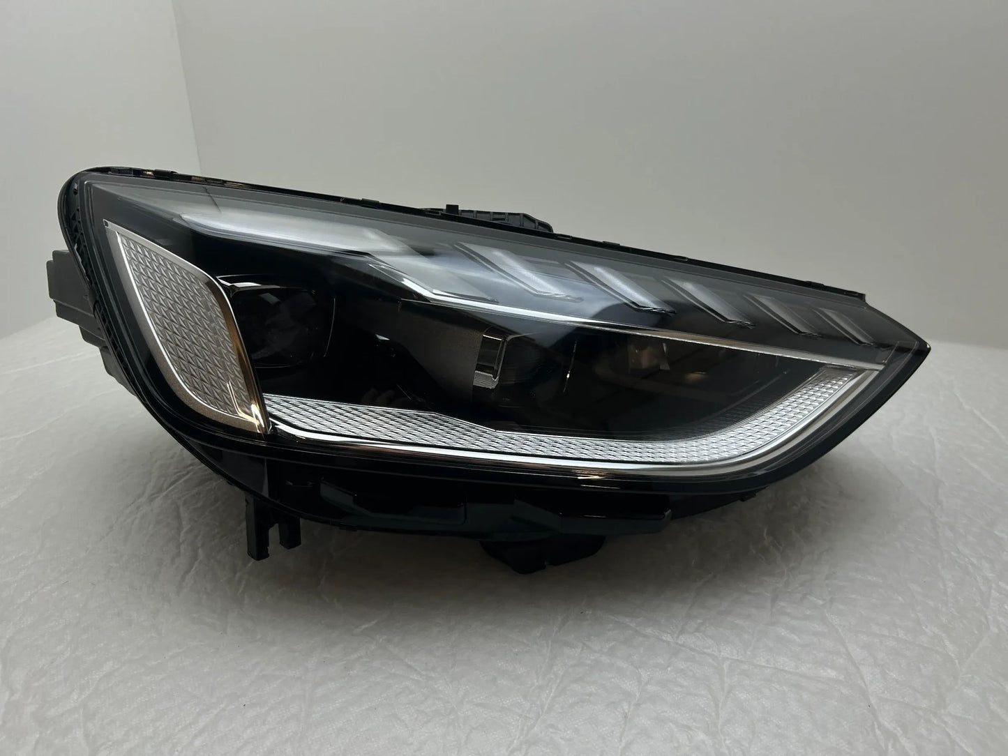 Original Audi A4 B9 8W LED Matrix Scheinwerfer rechts 8W0941036E
