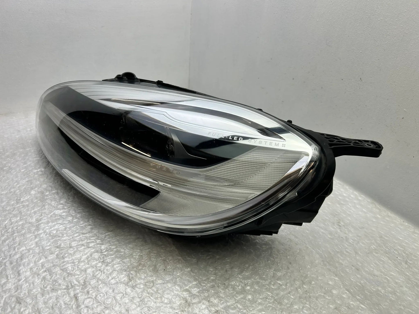 Original Volvo V40 LED Frontscheinwerfer links 31677018