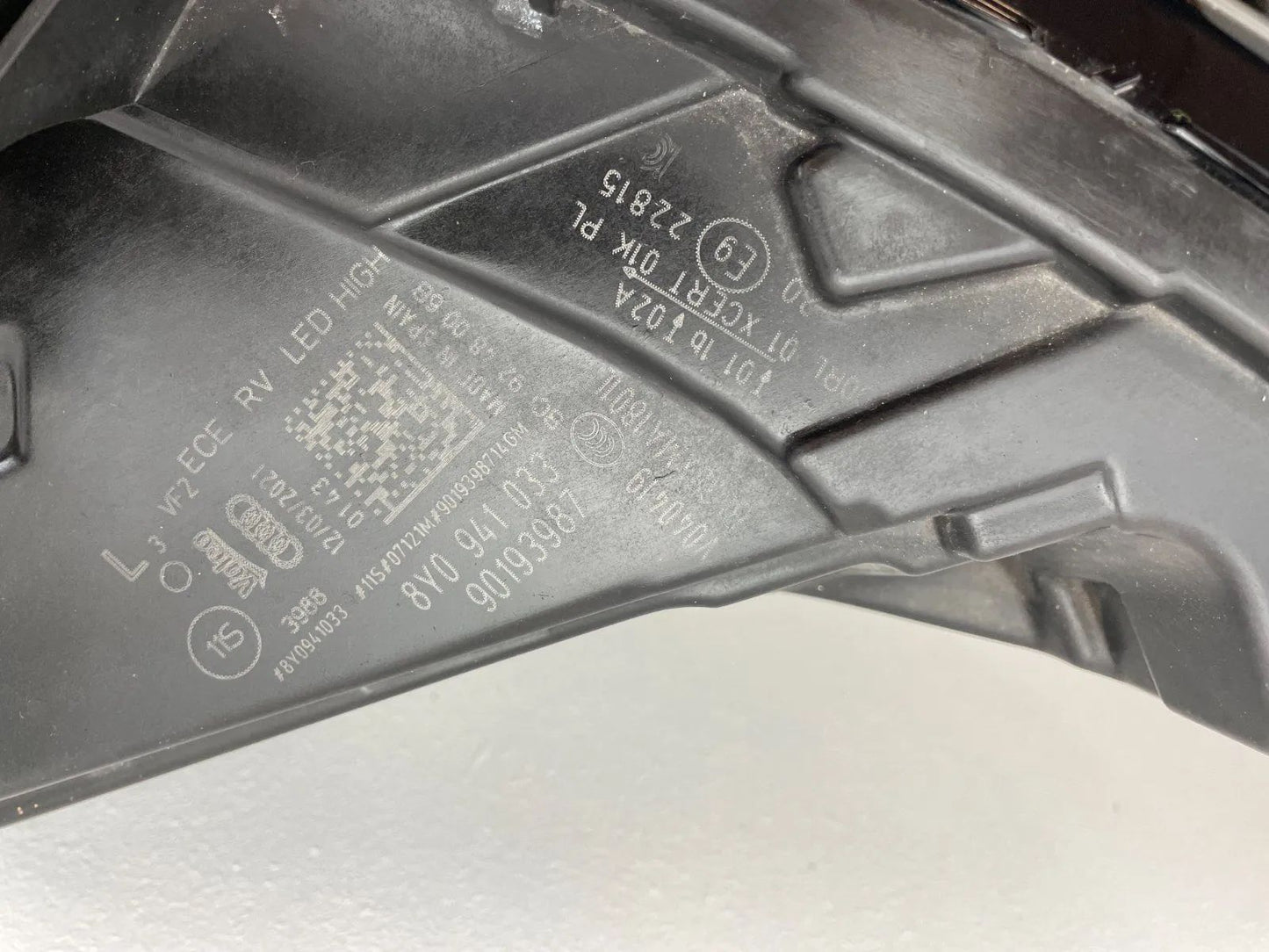 Original Audi A3 8Y LED Scheinwerfer links 8Y0941033