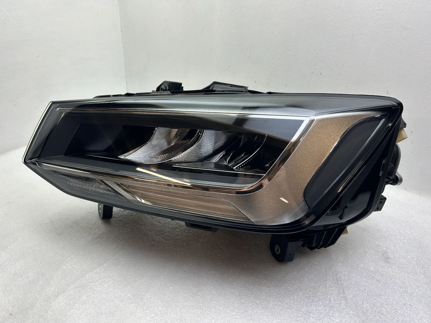 Original Audi Q2 81A LED Scheinwerfer links 81A941011C