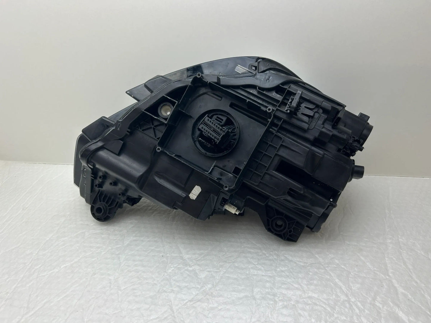 FRONTSCHEINWERFER LINKS VORNE 8V0941035