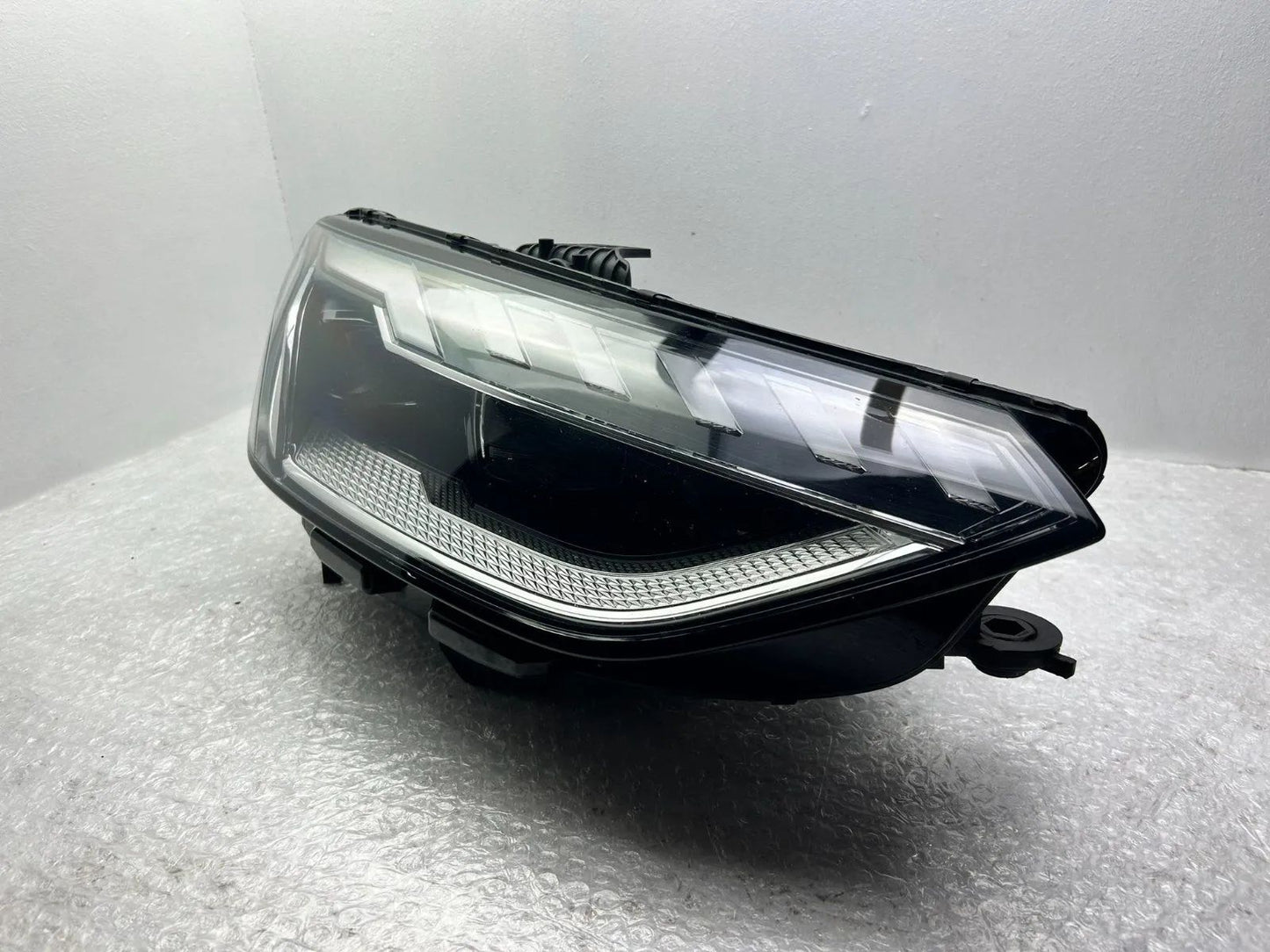 Original Audi A4 B9 8W LED Scheinwerfer rechts 8W0941036E