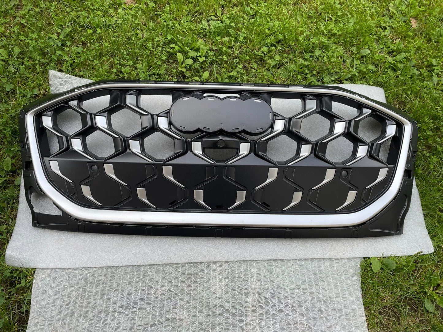 Original Audi Q5 Kühlergrill Frontgrill Gitter Grill 8MA853651BG