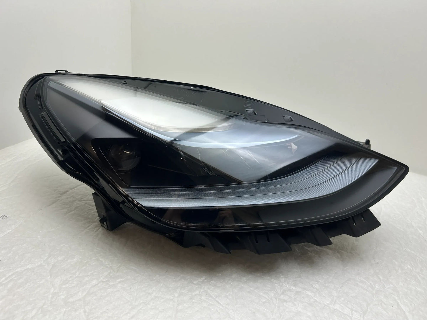 Original Tesla Model 3 LED Scheinwerfer rechts 1514953-00-D
