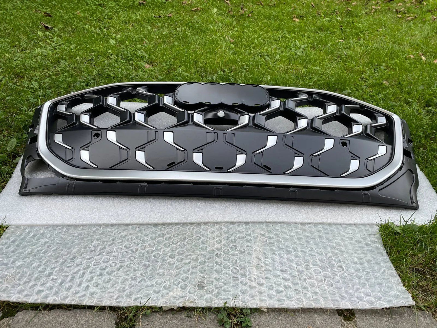 Original Audi Q5 Kühlergrill Frontgrill Gitter Grill 8MA853651BG