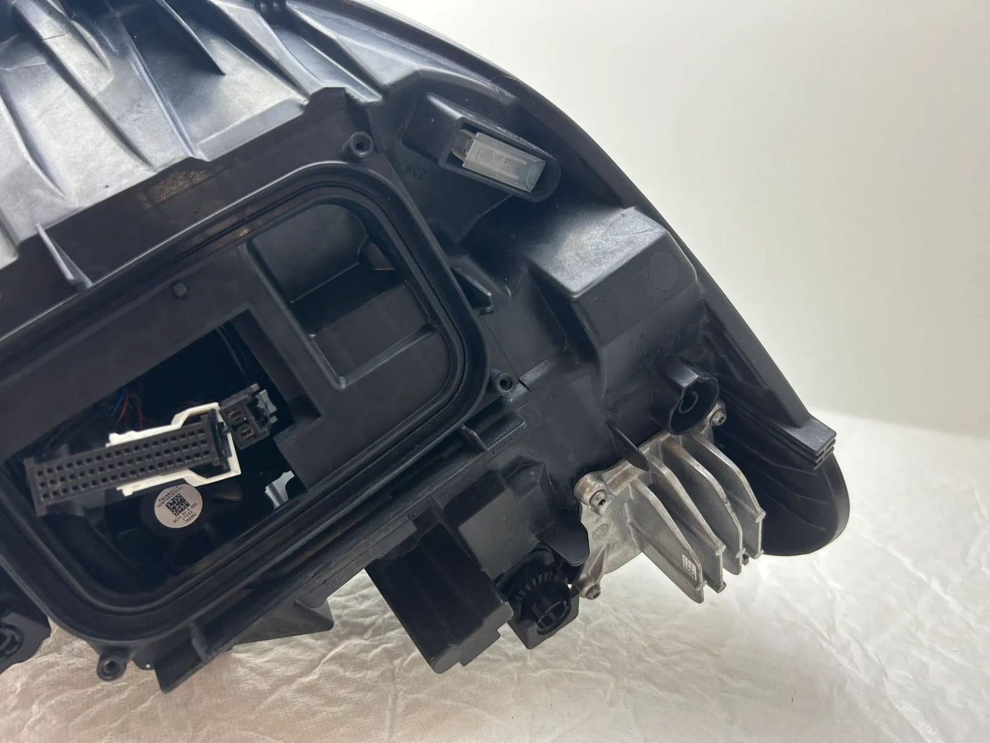 Mercedes W910 Sprinter LED Scheinwerfer links A9109065000