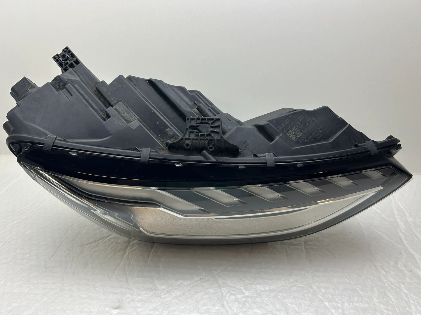 Original Audi A4 B9 8W LED Scheinwerfer rechts 8W0941034D