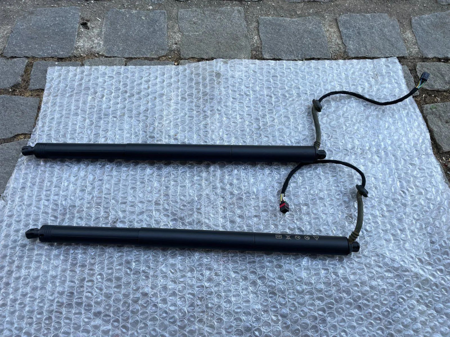 Original Audi Q2 Gasdruckfeder elektrische Heckklappe 81A827851D