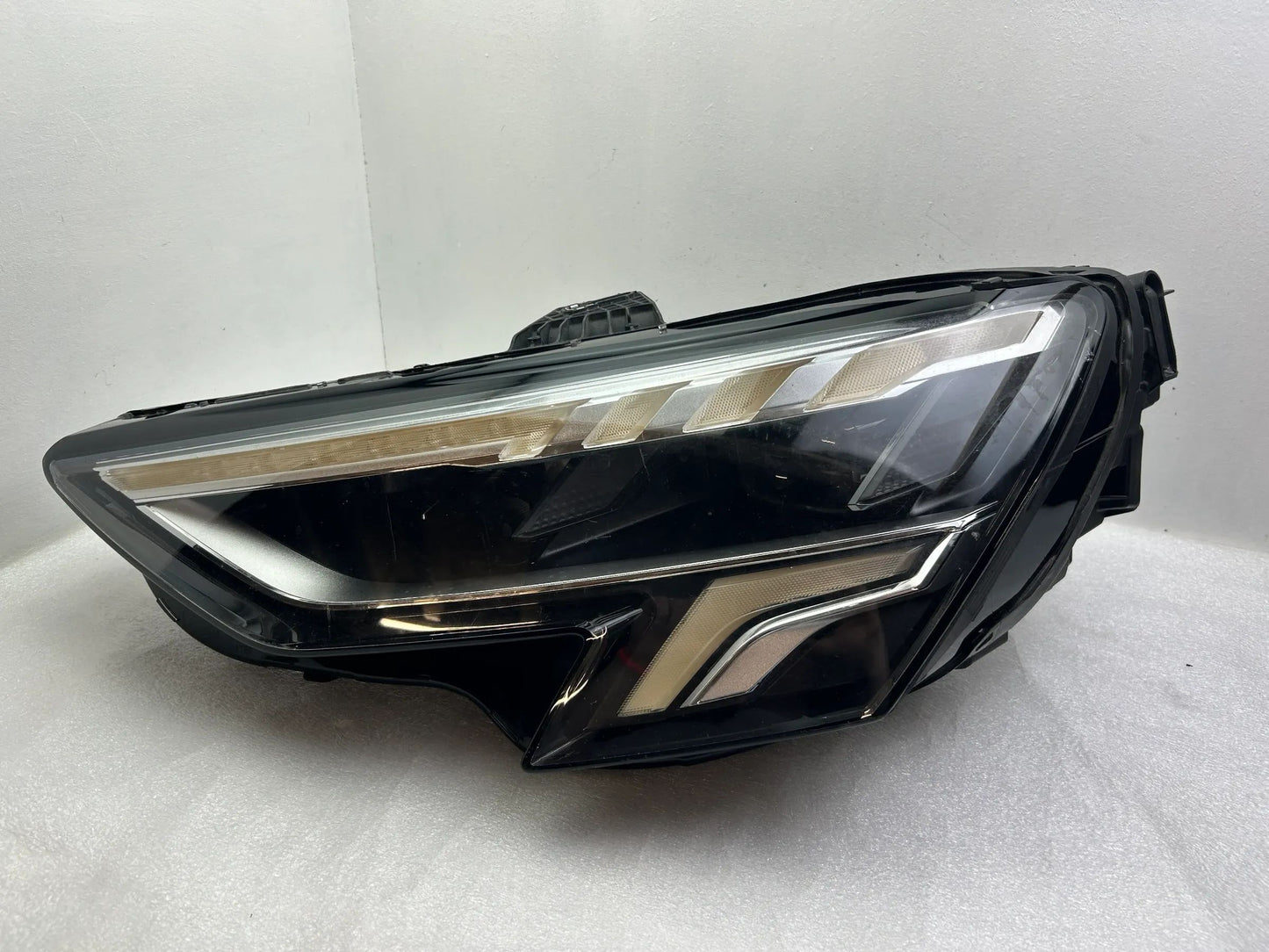 Original Audi A3 8Y LED Scheinwerfer links 8Y0941033