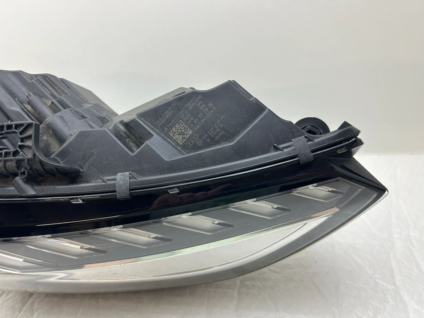Original Audi A4 B9 8W LED Scheinwerfer rechts 8W0941034D