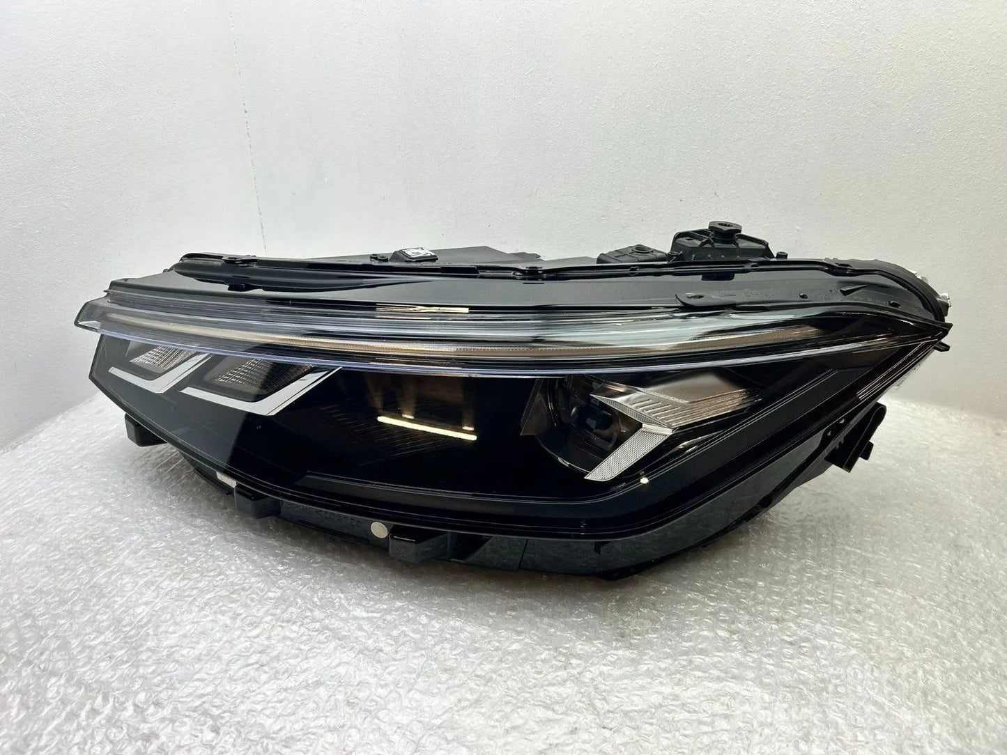Original VW Passat B9 LED Scheinwerfer links 3J1941005