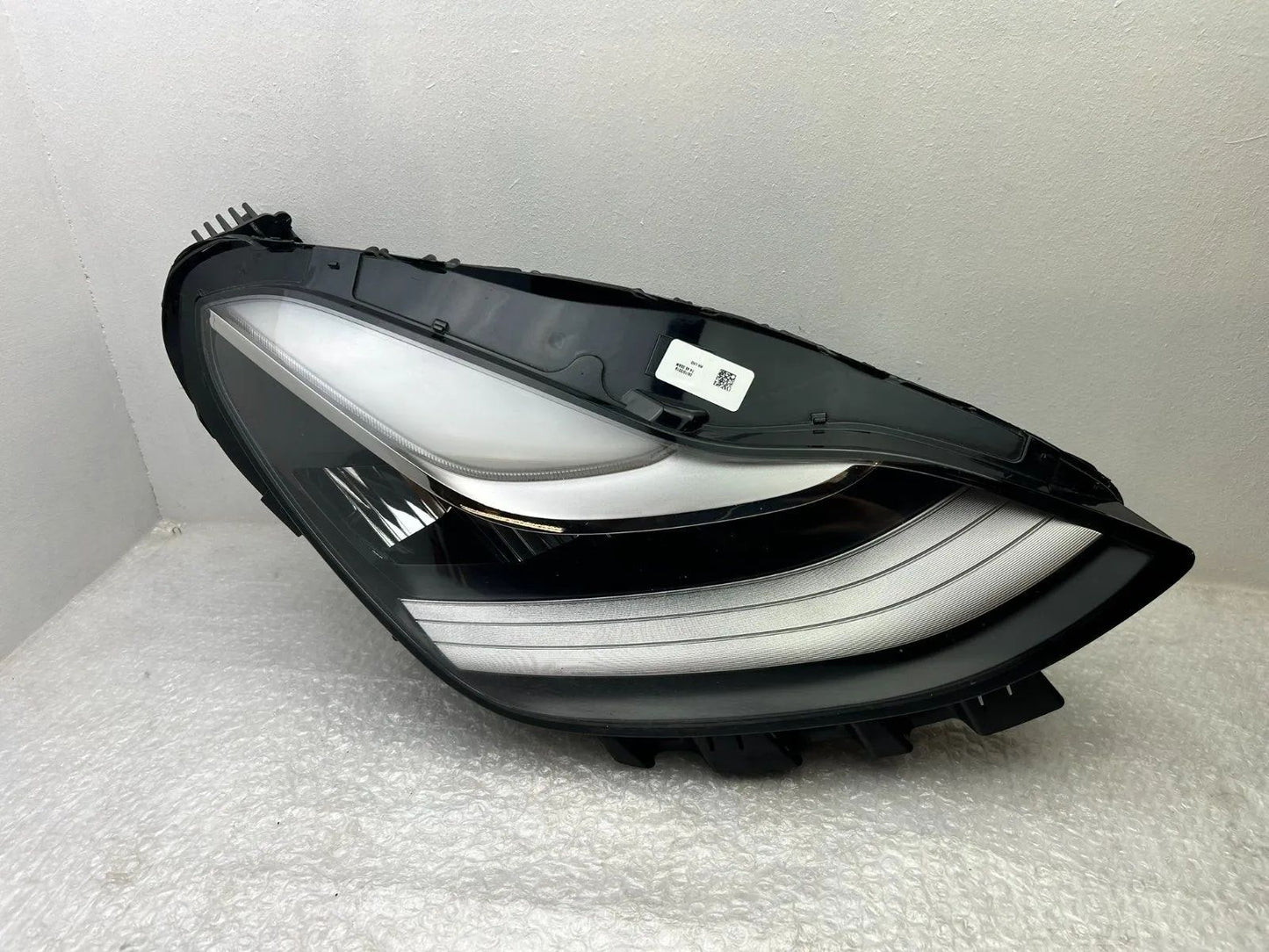 Original Tesla Model 3 LED Scheinwerfer rechts 1077376-00C