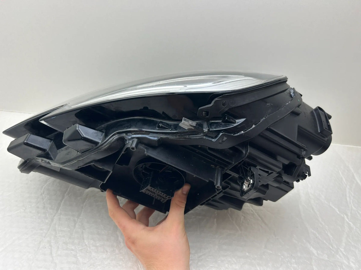 FRONTSCHEINWERFER LINKS VORNE 8V0941035