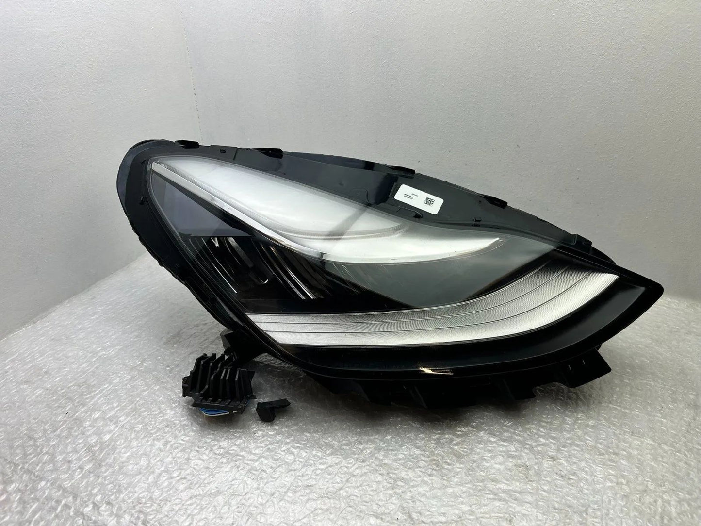 Original Tesla Model 3 LED Scheinwerfer rechts 1077376-00C