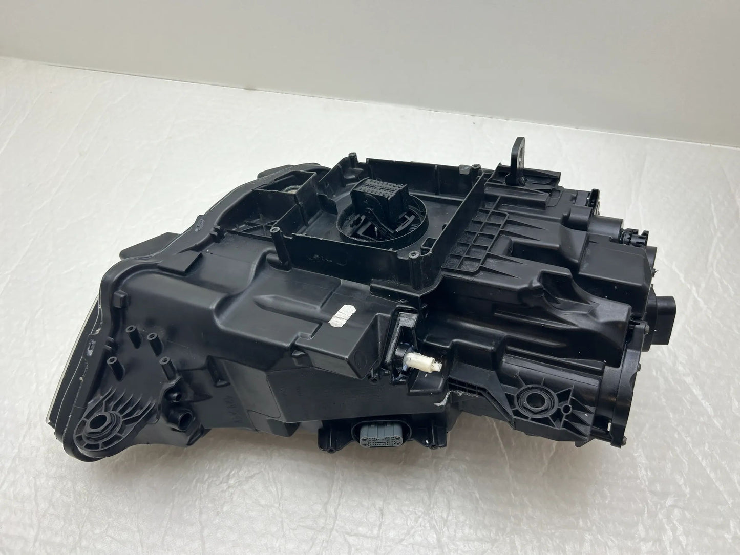 FRONTSCHEINWERFER LINKS VORNE 8V0941035