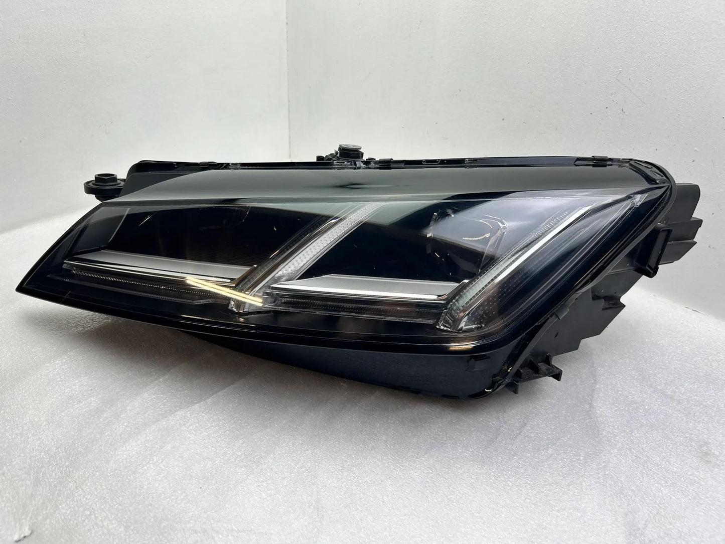 Original Audi TT 8S LED Scheinwerfer links 8S0941035