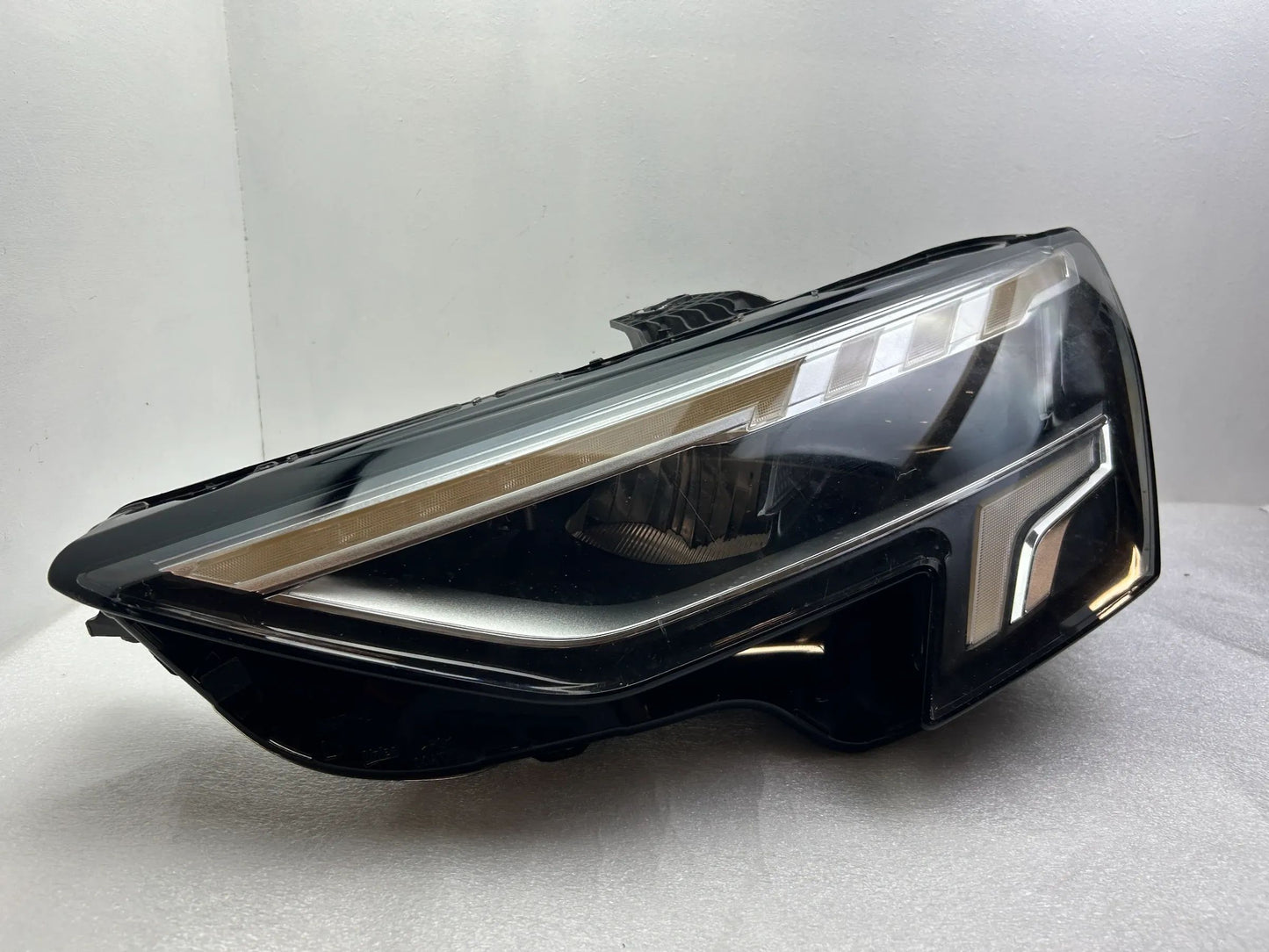 Original Audi A3 8Y LED Scheinwerfer links 8Y0941033