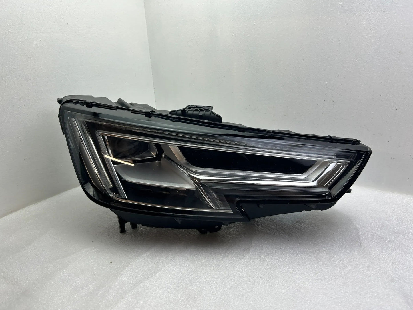 Original Audi A4 8W B9 LED Scheinwerfer rechts 8W0941034