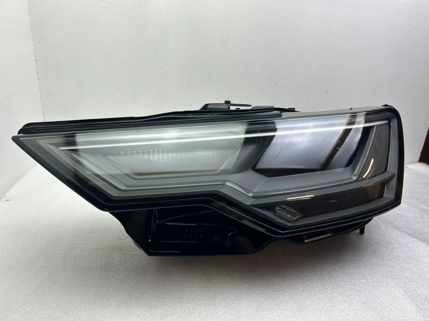 Original Audi A6 C8 LED Scheinwerfer links 4K0941033
