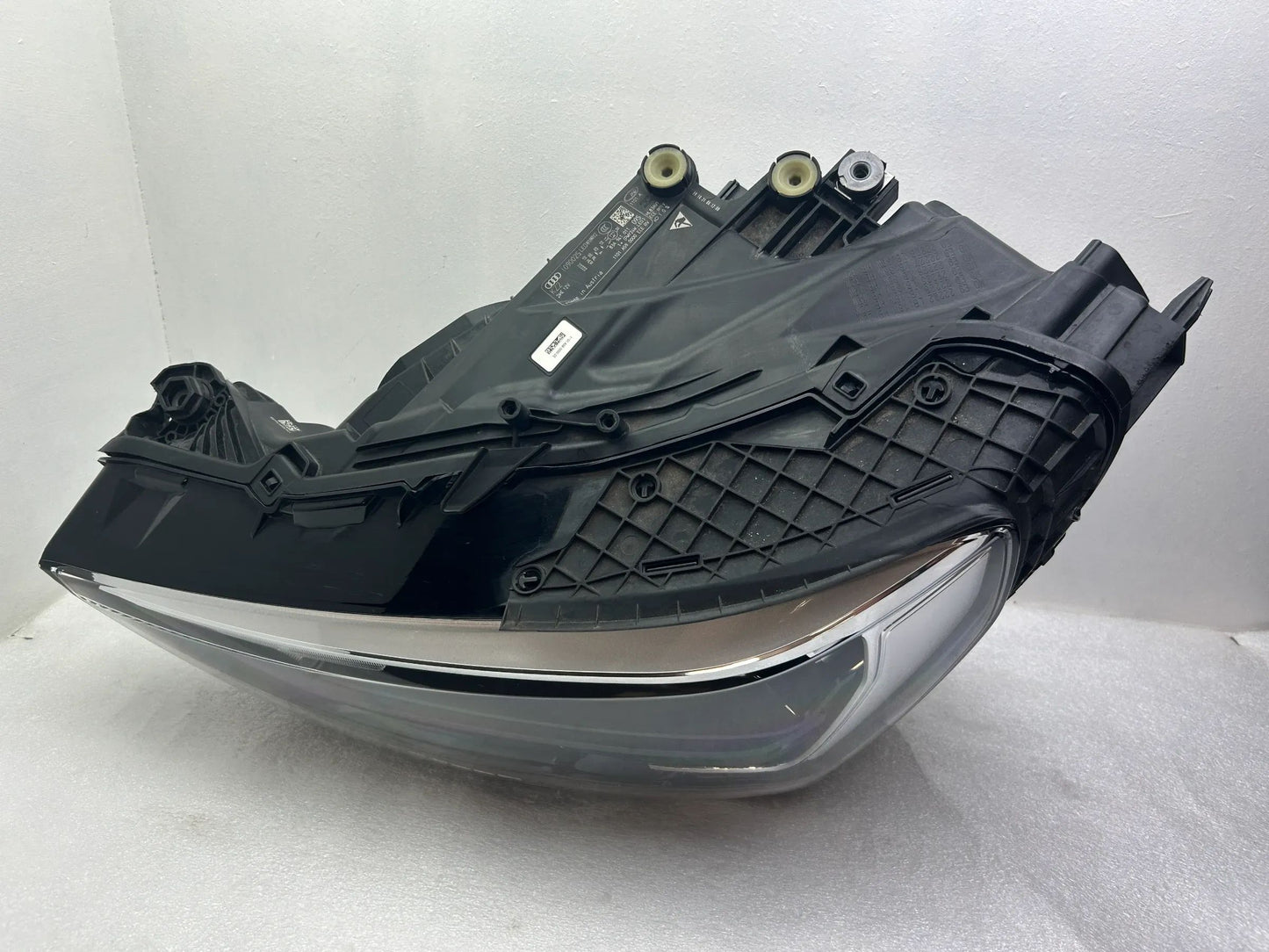 Original Audi Q3 F3 LED Scheinwerfer links 83A941011