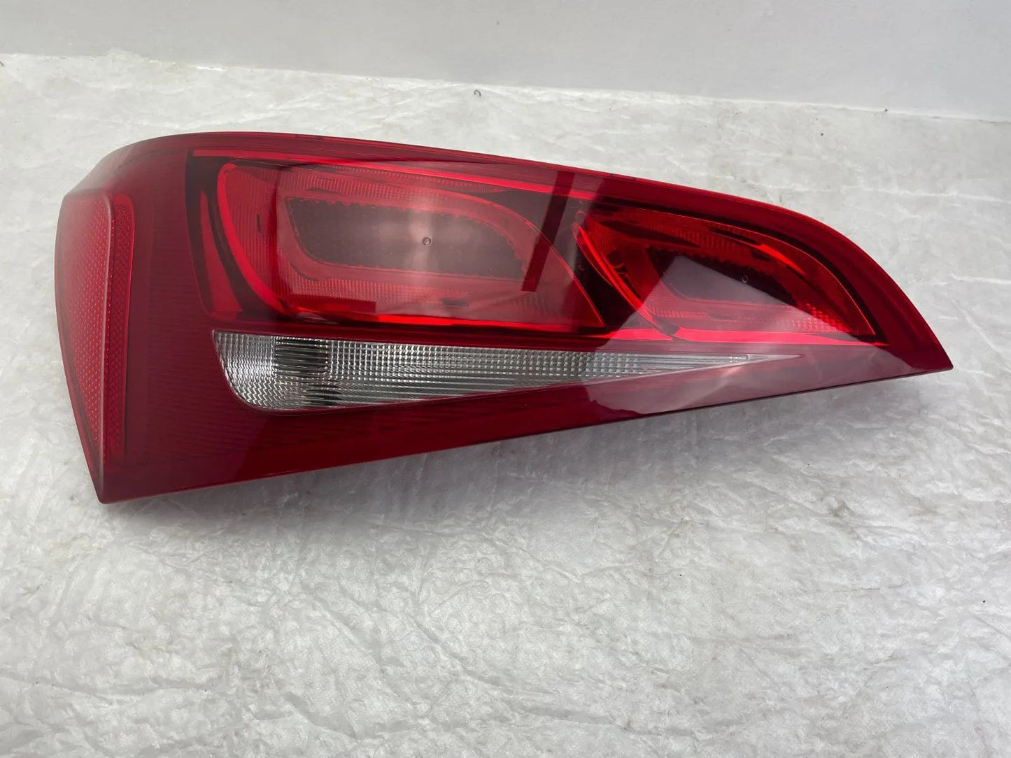 Original Audi Q3 Rückleuchte Heckleuchte links 8R0945093
