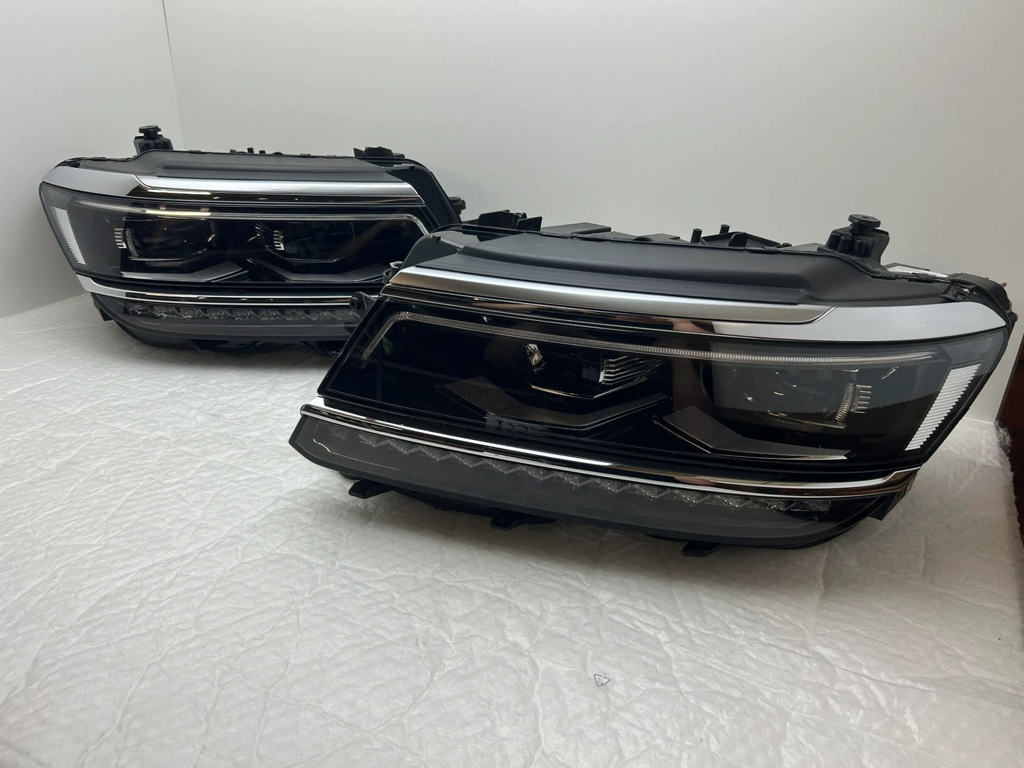 VW Tiguan Allspace LED Scheinwerfer links 5NN941081C 5NN941082C