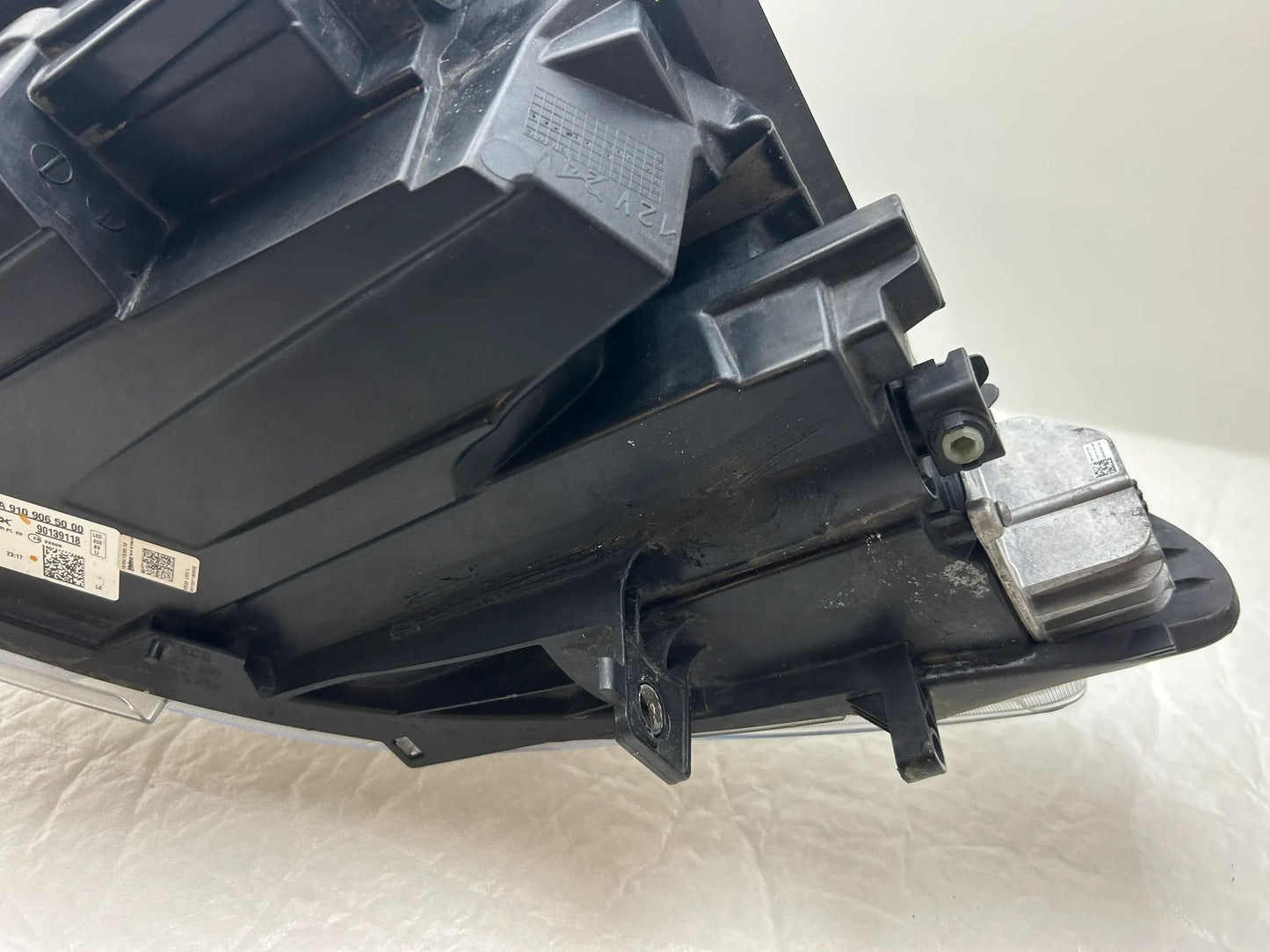 Mercedes W910 Sprinter LED Scheinwerfer links A9109065000