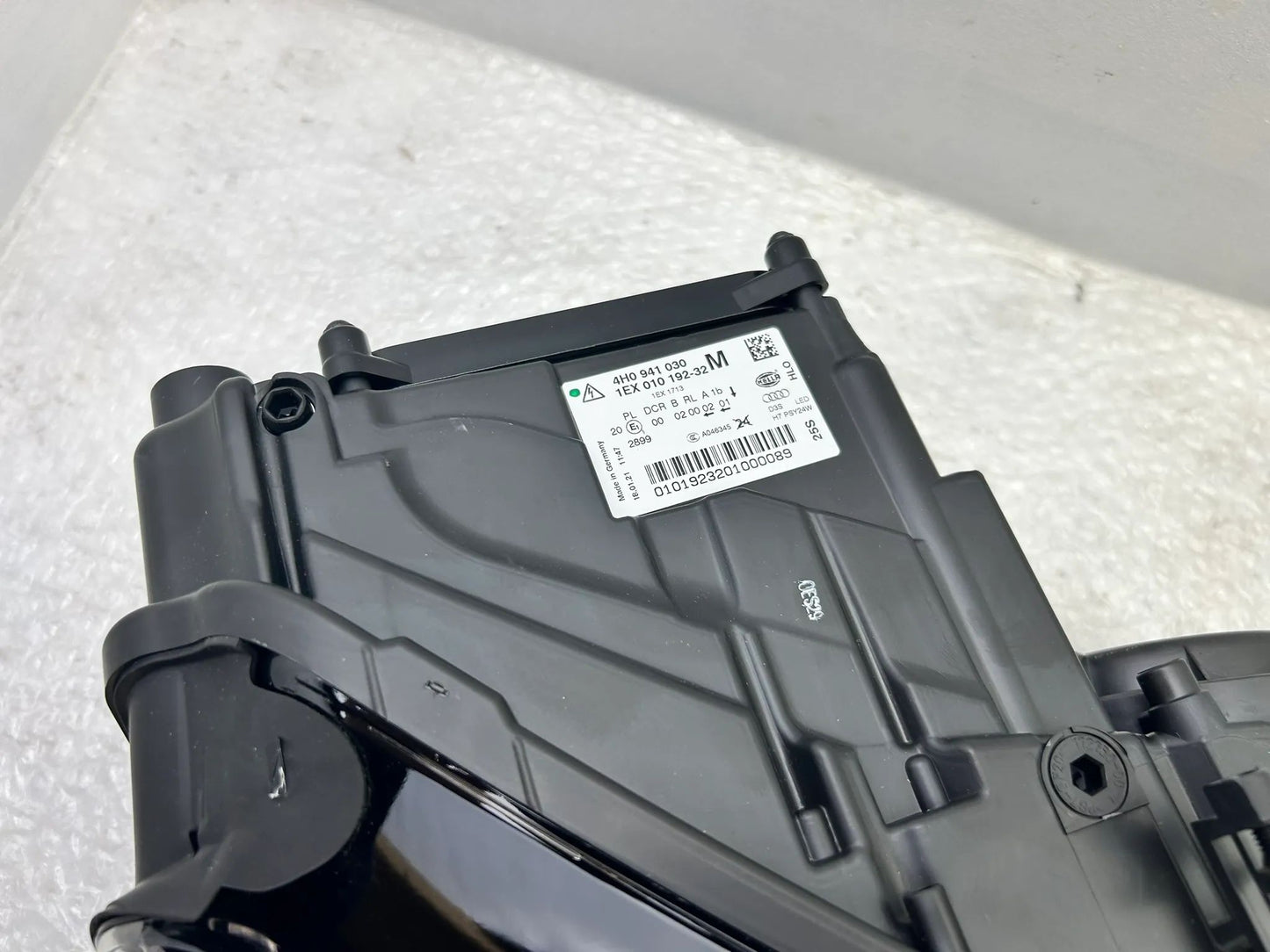 NEU Original Audi A8 4H Xenon Scheinwerfer rechts 4H0941030M