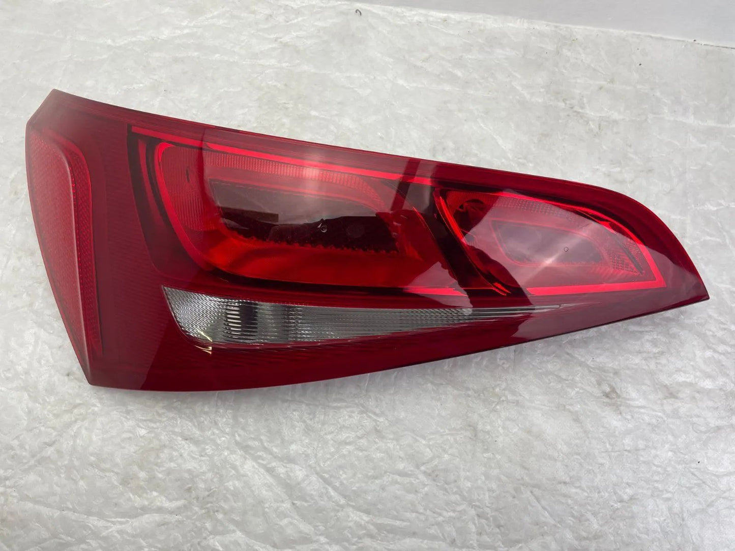 Original Audi Q3 Rückleuchte Heckleuchte links 8R0945093