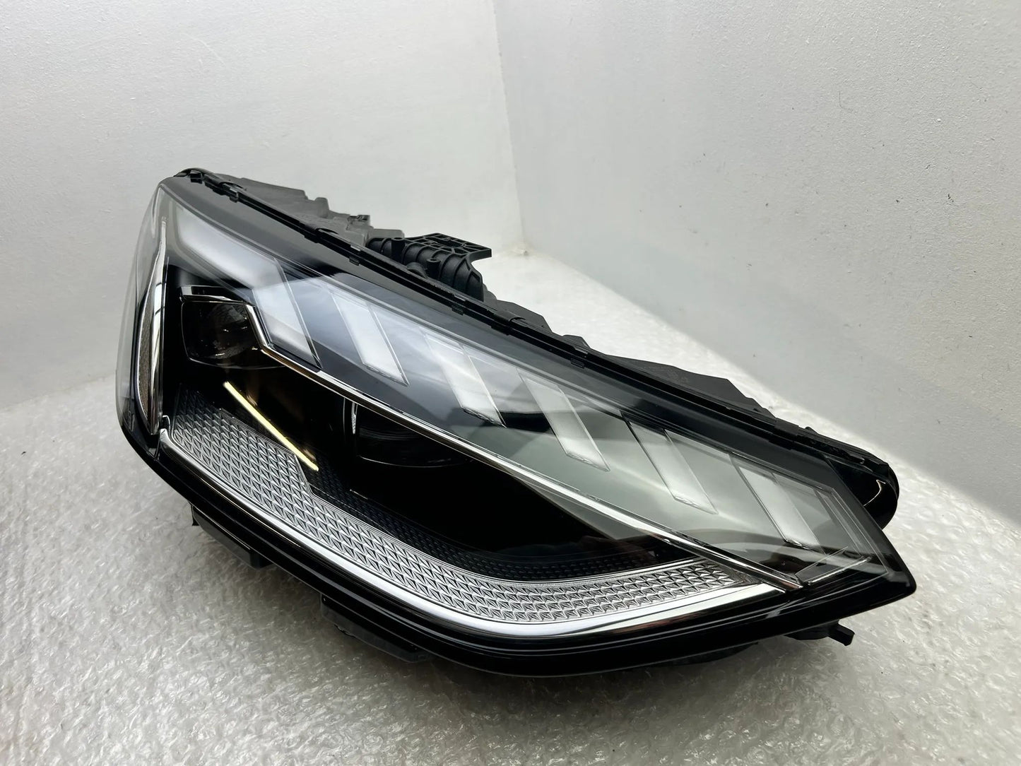 Original Audi A4 B9 8W LED Matrix Scheinwerfer rechts 8W0941036E
