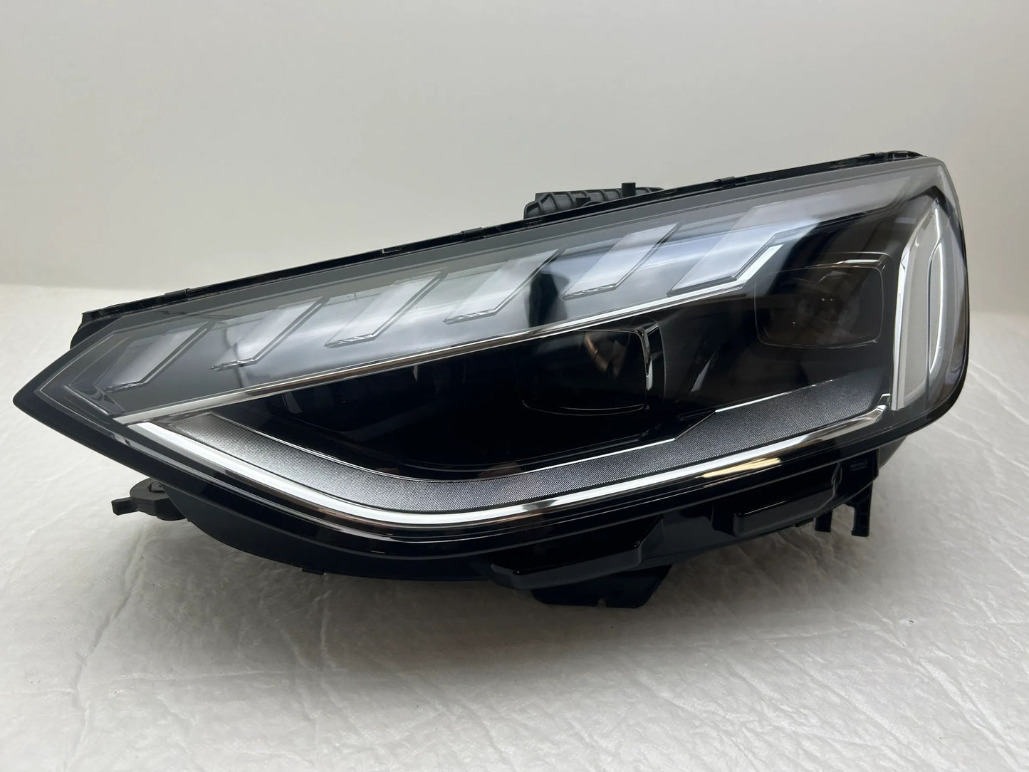 Original Audi A4 8W B9 LED Scheinwerfer links 8W0941033D