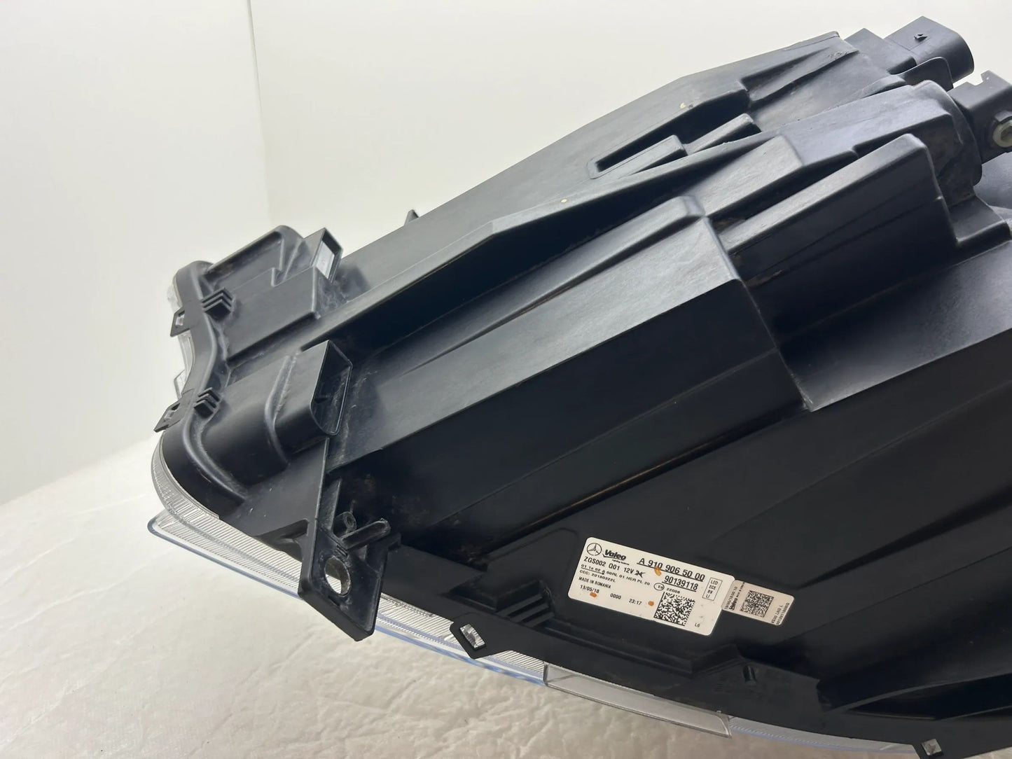 Mercedes W910 Sprinter LED Scheinwerfer links A9109065000