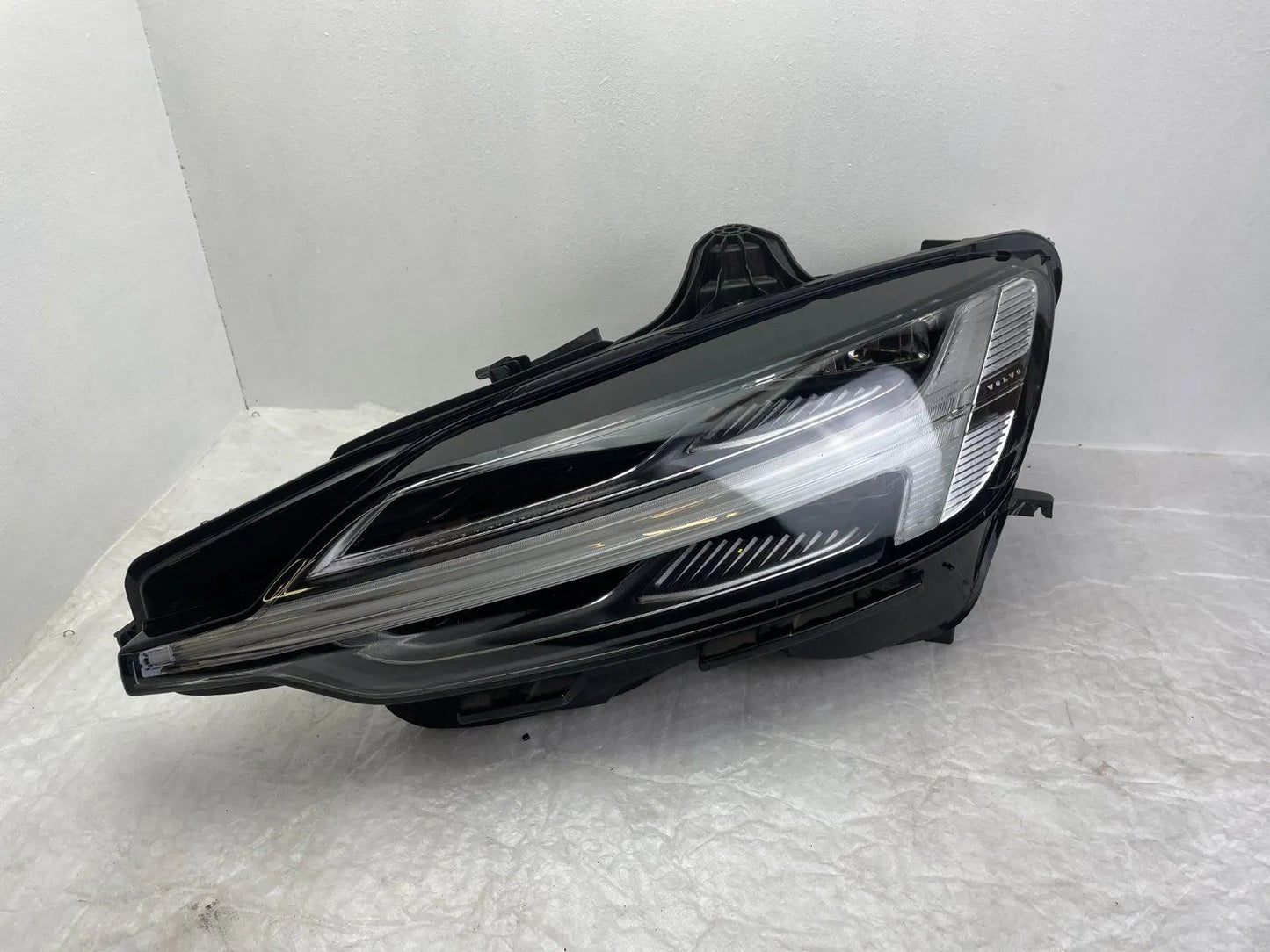 Original Volvo XC60 II LED Scheinwerfer links 32404709
