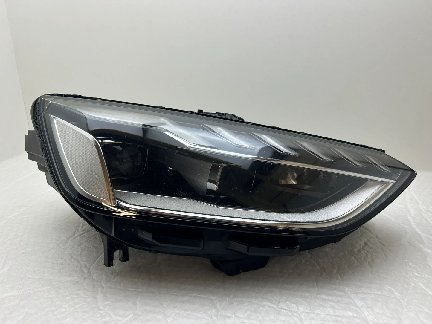 Original Audi A4 B9 8W LED Scheinwerfer rechts 8W0941034D